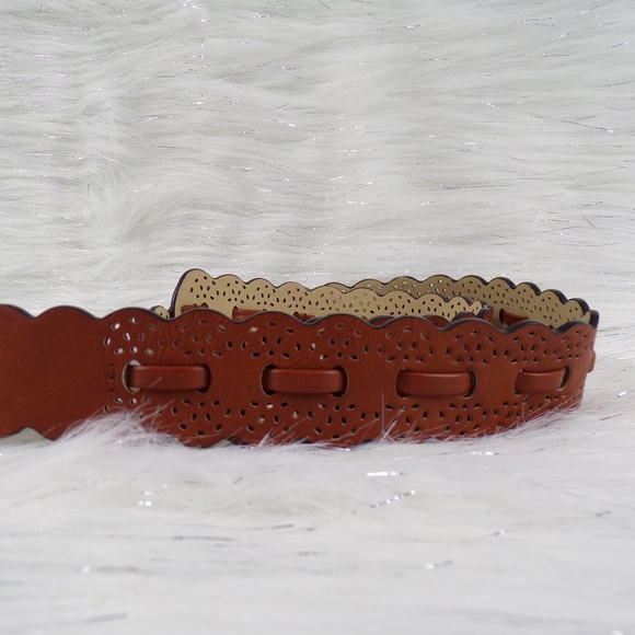 Madden Girl Scalloped Edge Belt - Picture 3 of 5